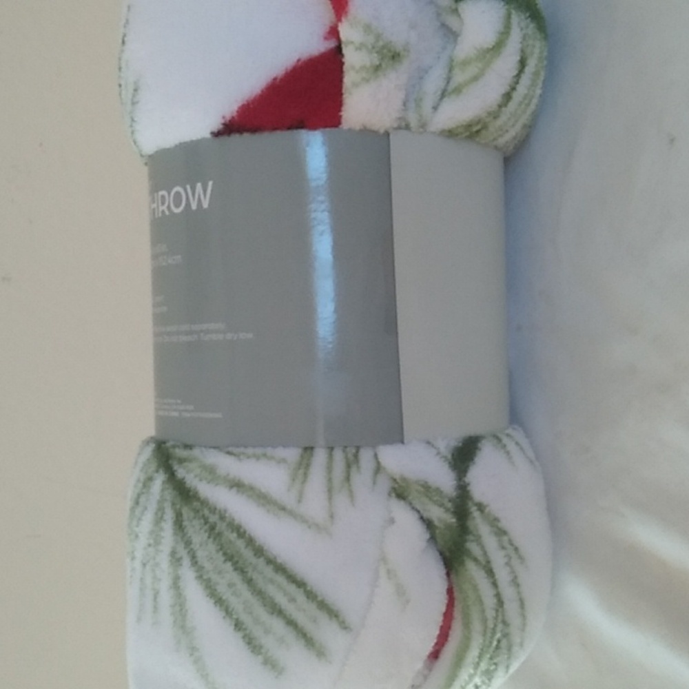 B- NWT Soft Throw - Picture 7 of 7